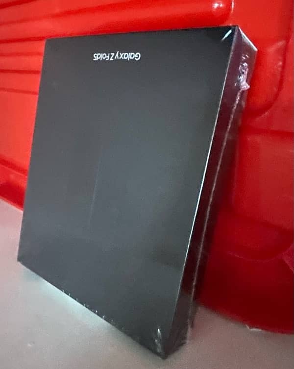 Samsung Fold 5 Brand New in Phantom Black color 256 gb 0