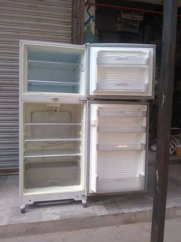 dawlanc refrigerator for sale 0