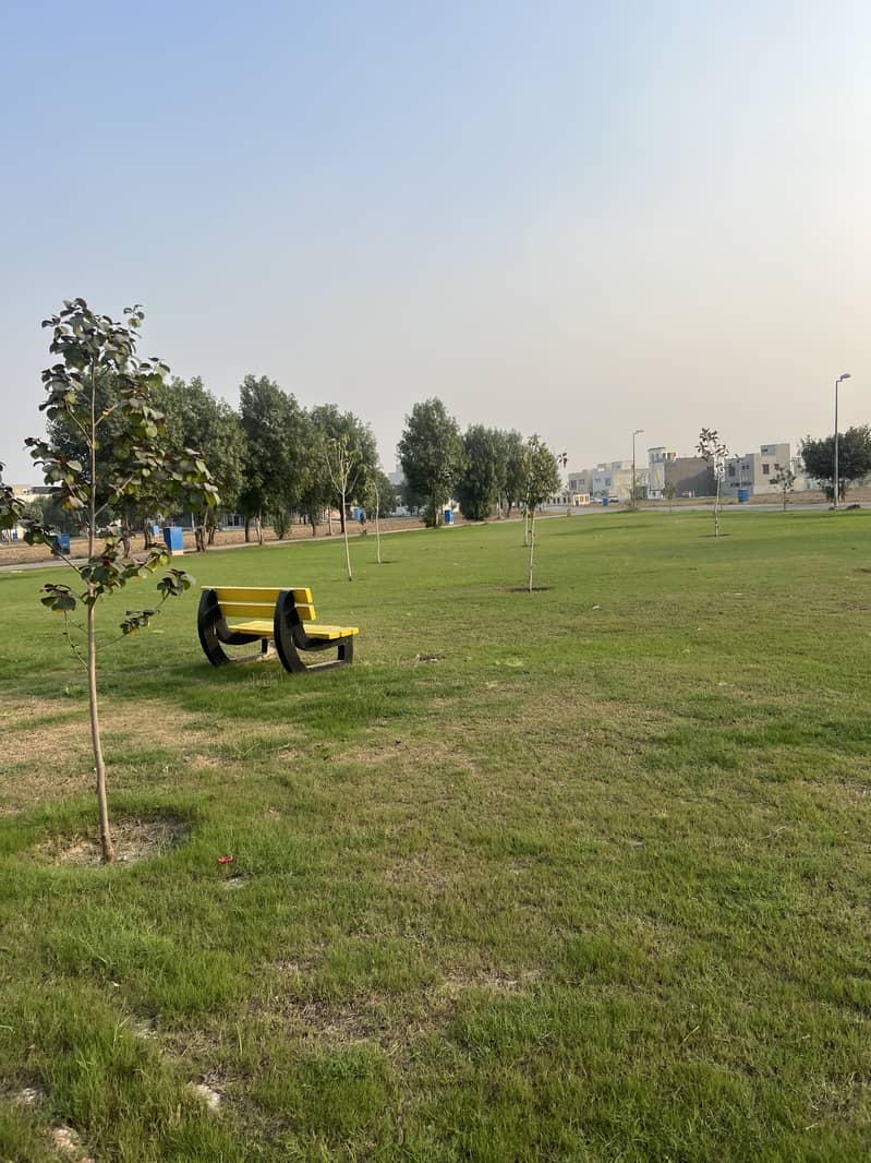 8 Marla Facing Park Plot On Ground Park Active Reasonable Price A Block Bahria Orchard 3