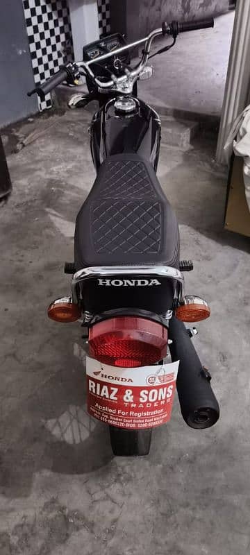 Honda CG125 Black 3