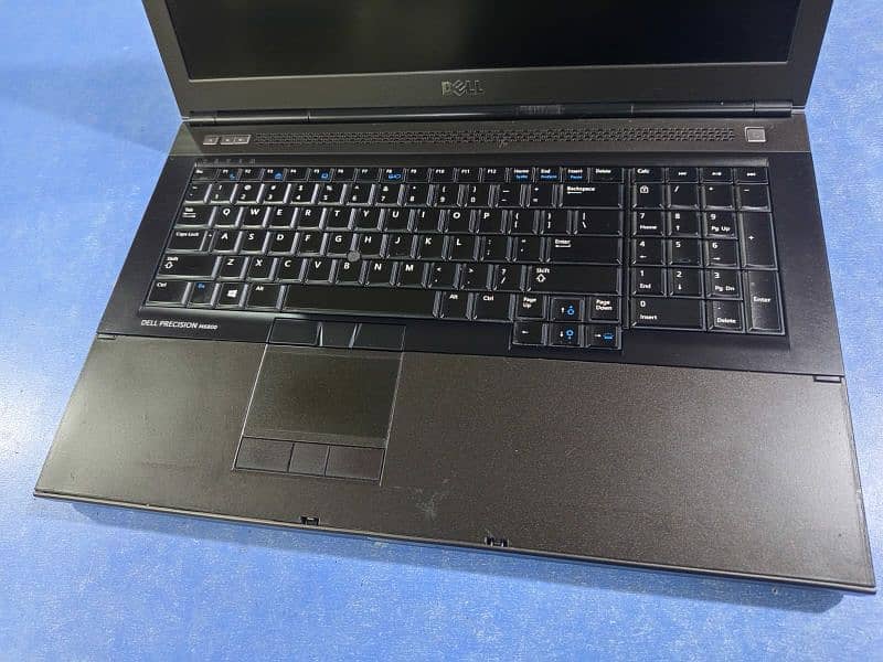 Dell precision M6800 0