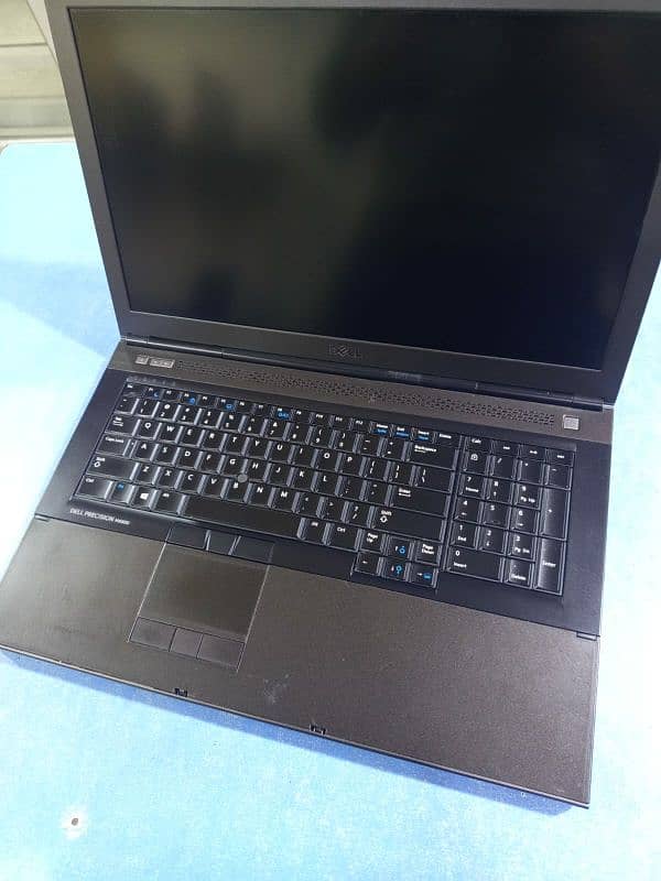 Dell precision M6800 1