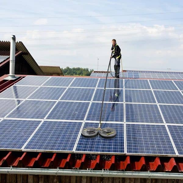 Solar panels cleanings and washing service 2