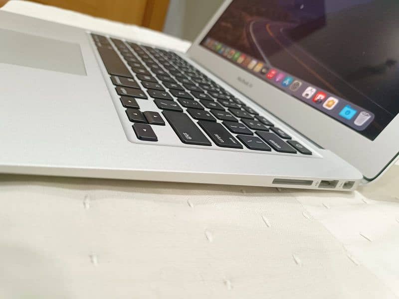 macbook air 2017 13 inch 256ssd 4