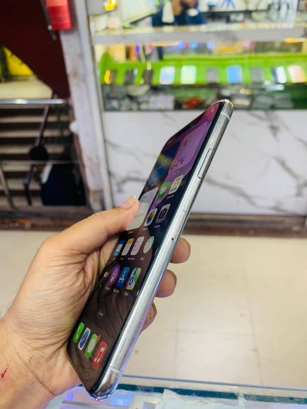 iPhone 11 pro maxx 256gb PTA Approved 4