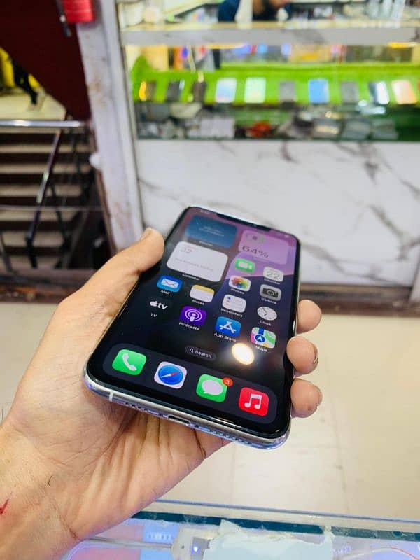 iPhone 11 pro maxx 256gb PTA Approved 5