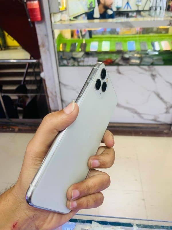 iPhone 11 pro maxx 256gb PTA Approved 9