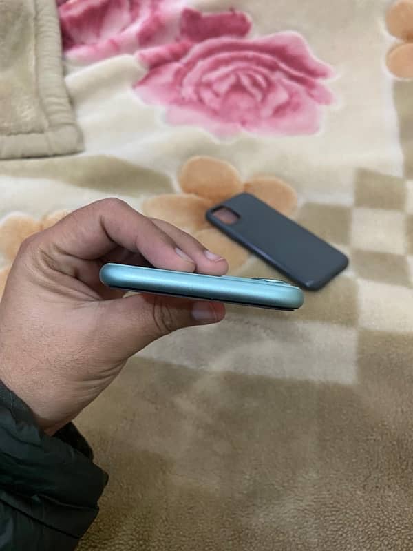 iphone 11  PTA 3