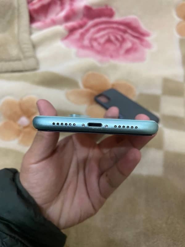 iphone 11  PTA 5