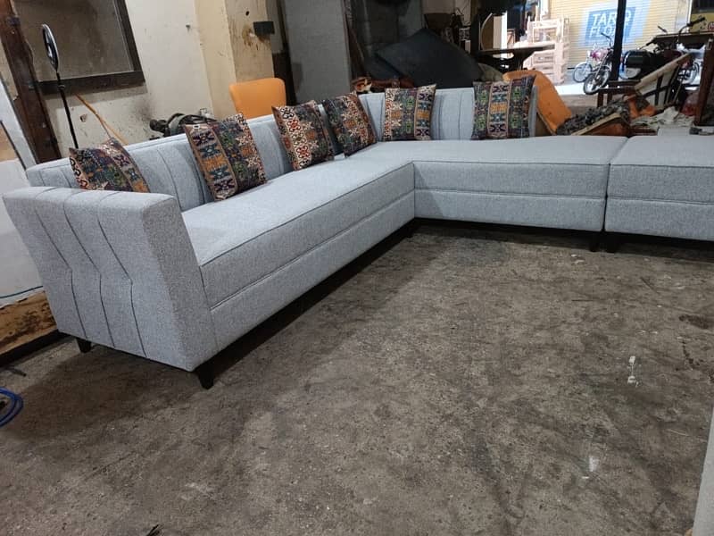 beautiful sofa with new condition 0