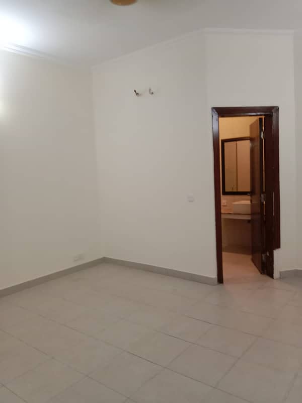 Precinct-10A 200 Sq Yd Villa FOR SALE. One Unit 3 Bedrooms, Drawning, Dining, Closed Italian Kitchen &Amp; TV Lounge. All Amenities Nearby Including Parks, Mosques And Gallery. 8min Drive From Main Gate Of Bahria Town Karachi. 18