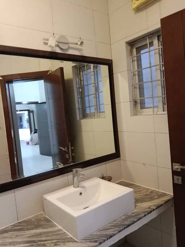 Precinct-10A 200 Sq Yd Villa FOR SALE. One Unit 3 Bedrooms, Drawning, Dining, Closed Italian Kitchen &Amp; TV Lounge. All Amenities Nearby Including Parks, Mosques And Gallery. 8min Drive From Main Gate Of Bahria Town Karachi. 21