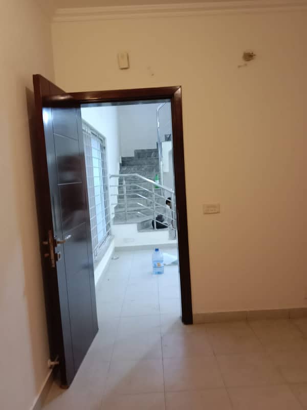 Precinct-10A 200 Sq Yd Villa FOR SALE. One Unit 3 Bedrooms, Drawning, Dining, Closed Italian Kitchen &Amp; TV Lounge. All Amenities Nearby Including Parks, Mosques And Gallery. 8min Drive From Main Gate Of Bahria Town Karachi. 22