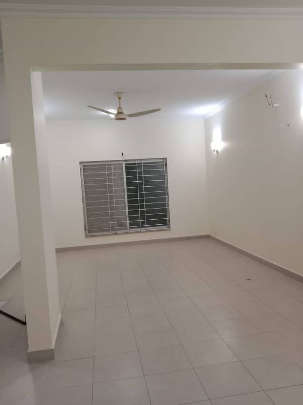 Precinct-10A 200 Sq Yd Villa FOR SALE. One Unit 3 Bedrooms, Drawning, Dining, Closed Italian Kitchen &Amp; TV Lounge. All Amenities Nearby Including Parks, Mosques And Gallery. 8min Drive From Main Gate Of Bahria Town Karachi. 24