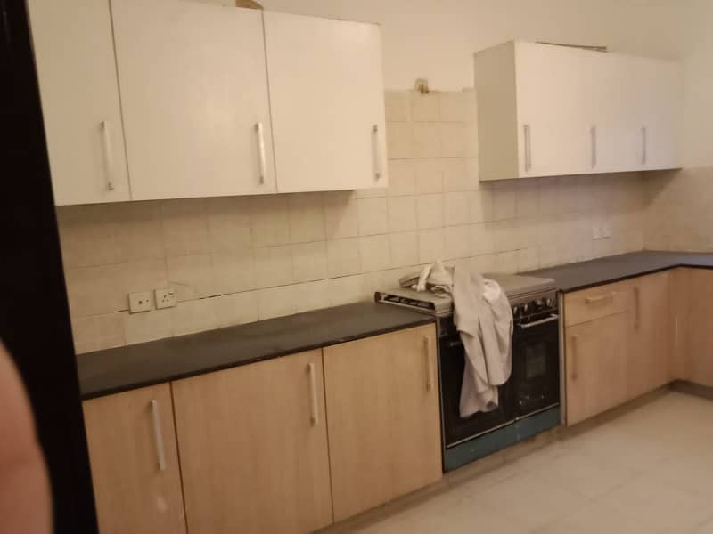 Precinct-10A 200 Sq Yd Villa FOR SALE. One Unit 3 Bedrooms, Drawning, Dining, Closed Italian Kitchen &Amp; TV Lounge. All Amenities Nearby Including Parks, Mosques And Gallery. 8min Drive From Main Gate Of Bahria Town Karachi. 27