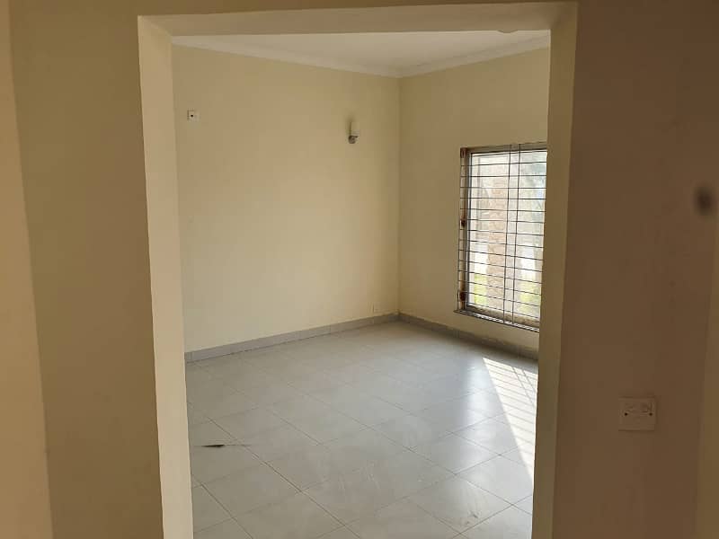 Precinct-10A 200 Sq Yd Villa FOR SALE. One Unit 3 Bedrooms, Drawning, Dining, Closed Italian Kitchen &Amp; TV Lounge. All Amenities Nearby Including Parks, Mosques And Gallery. 8min Drive From Main Gate Of Bahria Town Karachi. 10