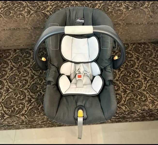 Baby cot & car seat 0