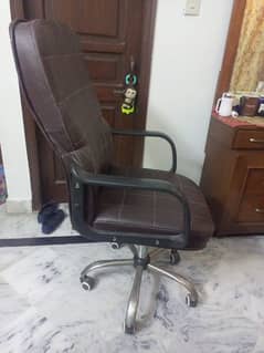 Slightly Used Office/Executive Chair