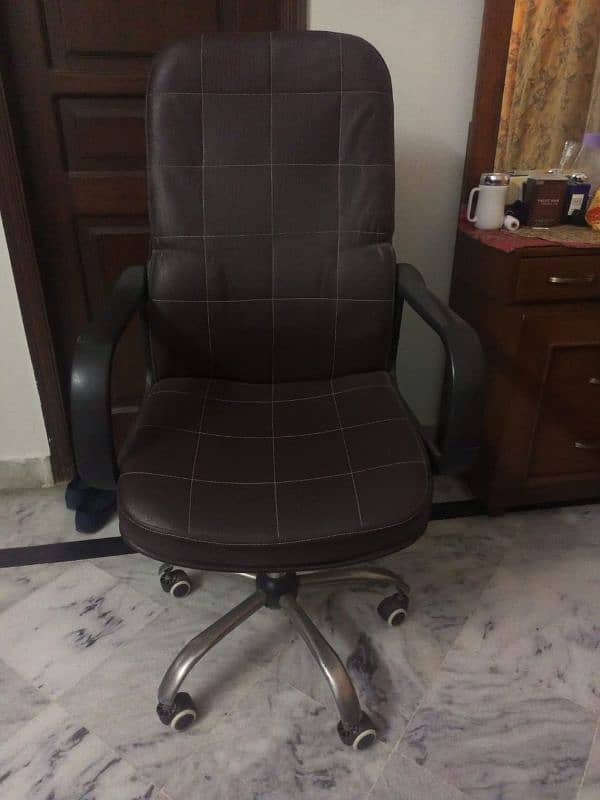 Slightly Used Office/Executive Chair 3