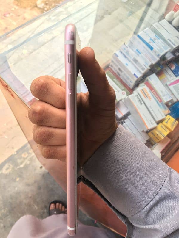 Iphone 7 plus 128gb urgent sale 5