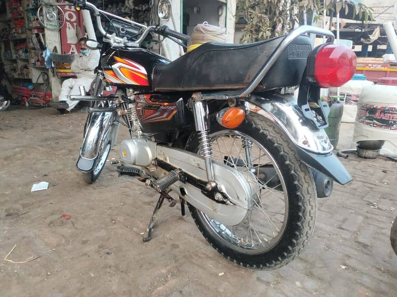 urgent sale HONDA 125 5