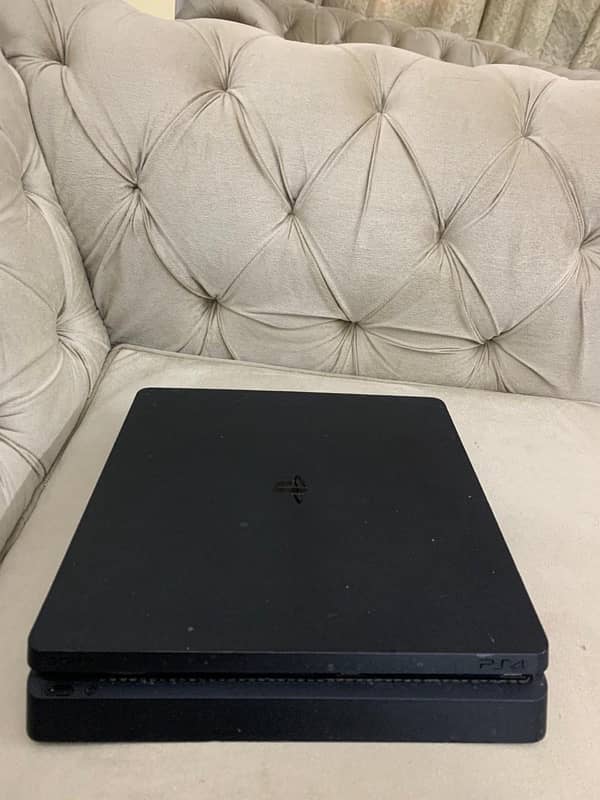 PlayStation 4 Slim 0