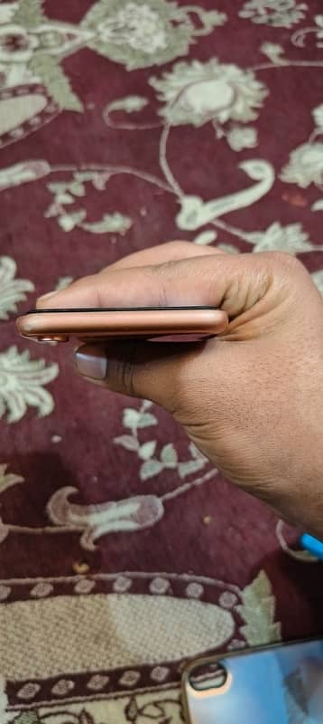 IPhone Xr 64gb non-pta 4