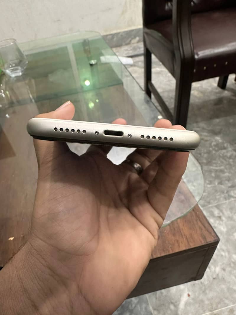 Apple iPhone 11 3