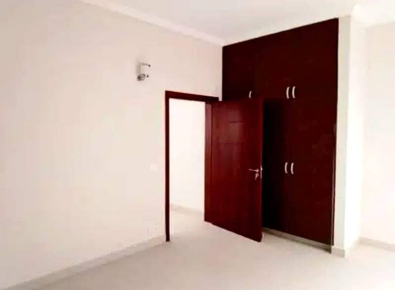 152 Square Yards Flat For sale In Bahria Town - Precinct 11-B 5