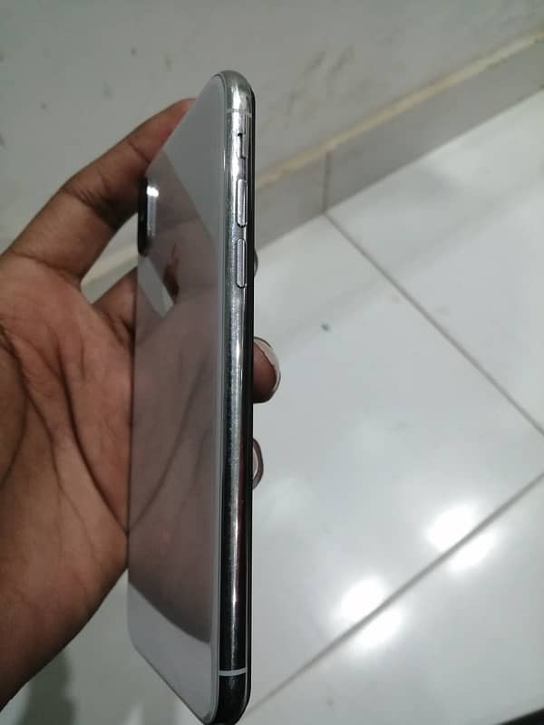 iPhone X 64 GB 4