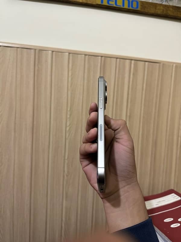 I Phone 15 Pro Max JV 256 GB Natural Titanium 5