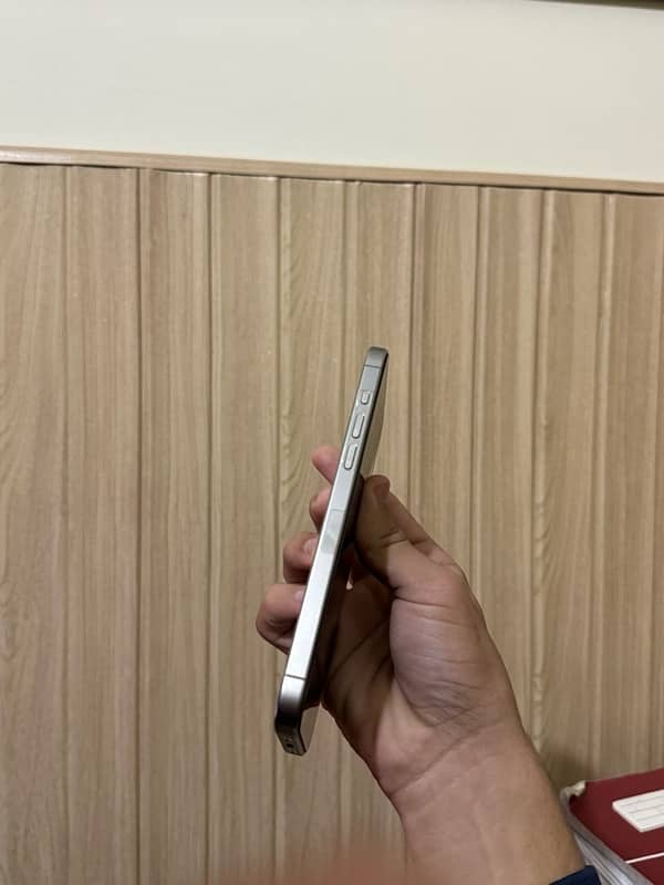 I Phone 15 Pro Max JV 256 GB Natural Titanium 6