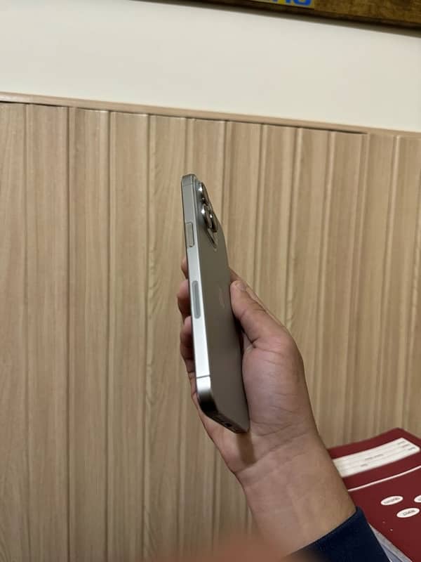 I Phone 15 Pro Max JV 256 GB Natural Titanium 8