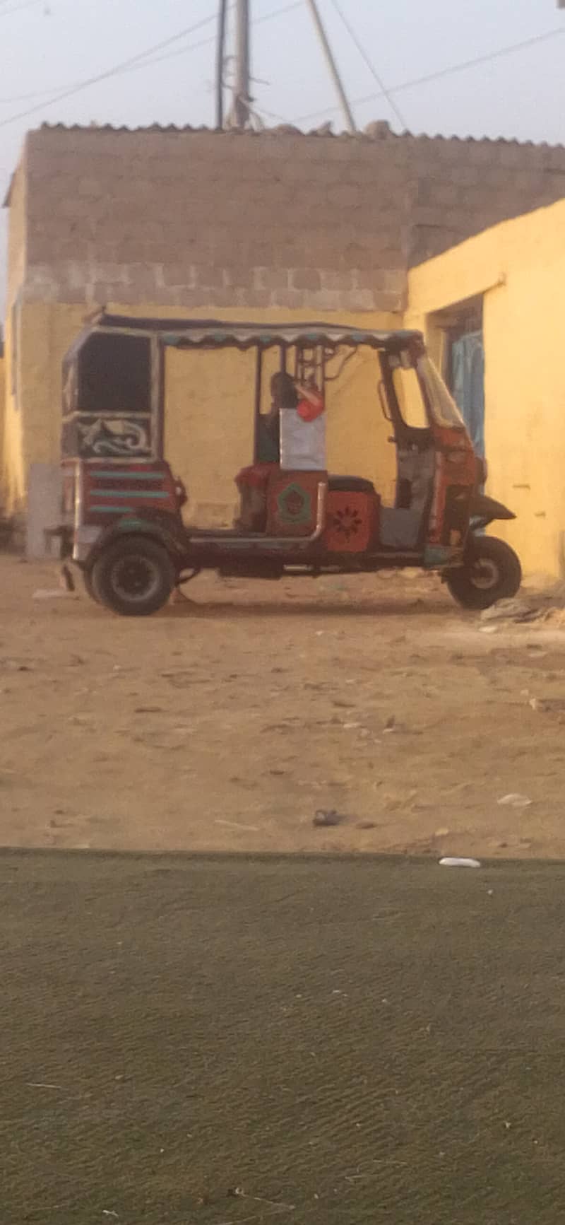 Assalamualaikum mere ko divoo ka Rickshaw chahie hi 20 ya 21 model kis 0