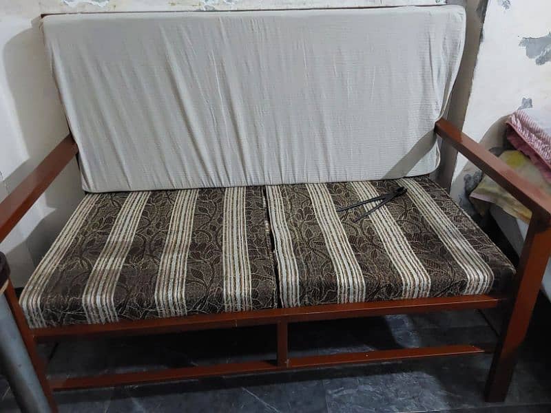 iron sofa in very good condition 0