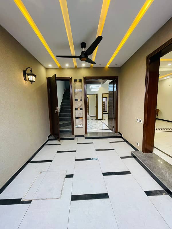 5 MARLA PRIME LOCATION HOUSE FOR SALE IN LAHORE 18