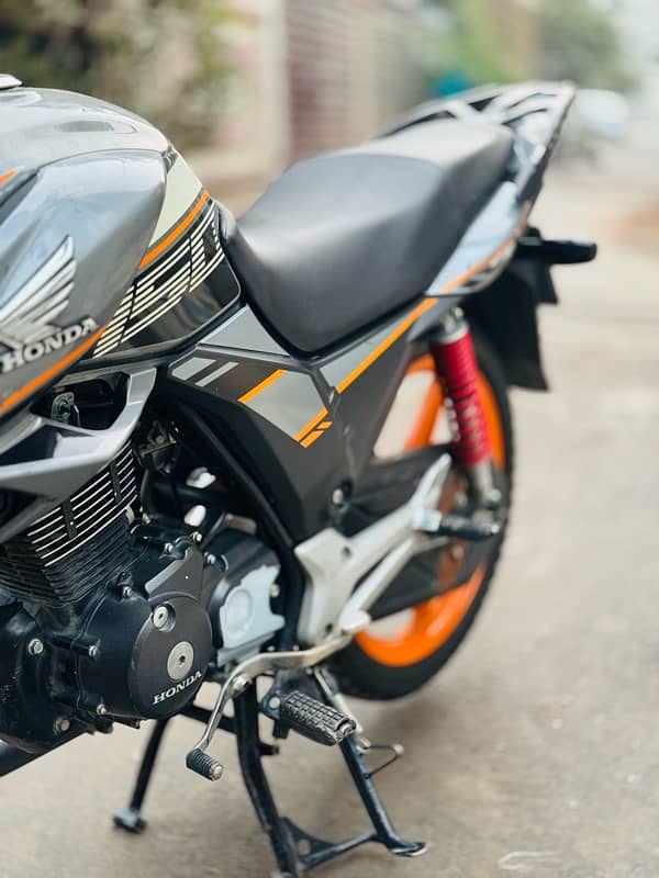 honda Cb150f spacail edition 4