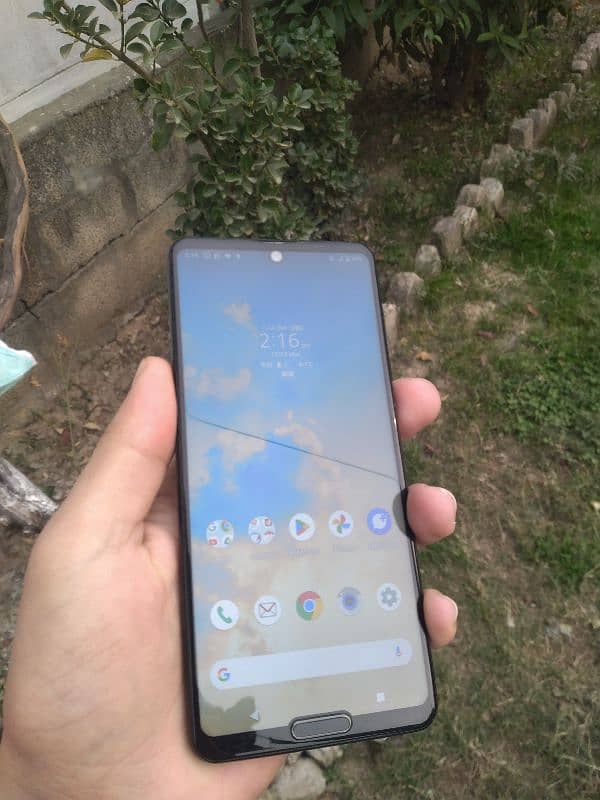 AQUOS R5 9