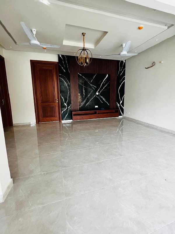 1 Kanal Luxury Upper Portion For Rent In DHA Phase 5, Block E, Lahore 7