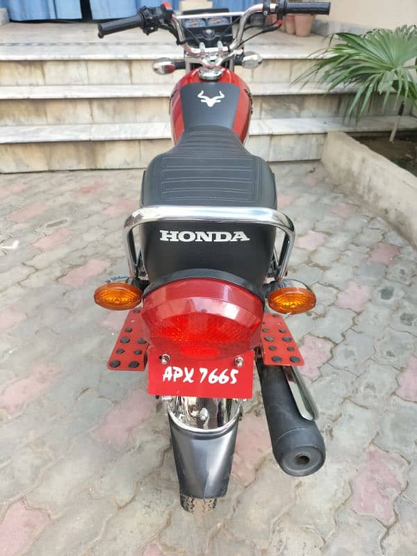 Honda 125 Special Adition fresh bike 8000 KM used 5