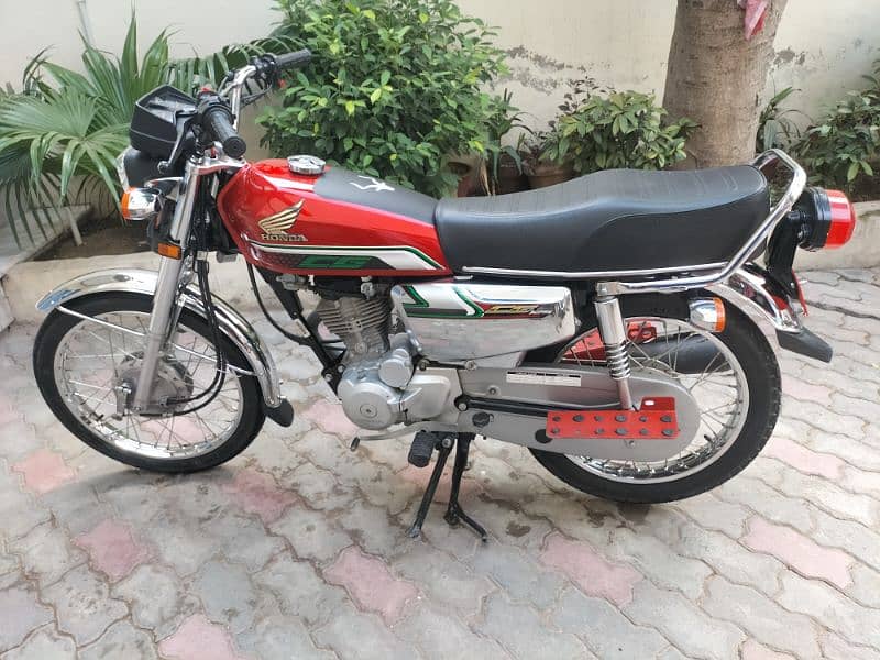 Honda 125 Special Adition fresh bike 8000 KM used 6