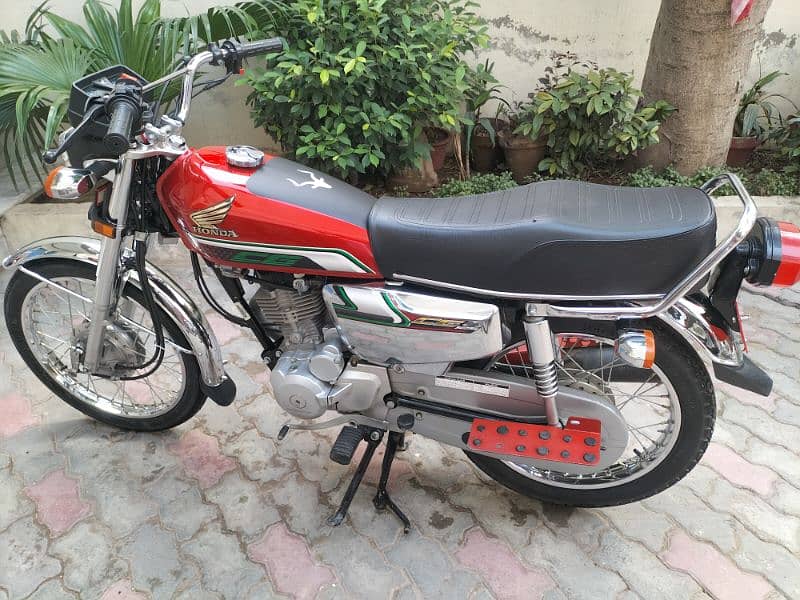 Honda 125 Special Adition fresh bike 8000 KM used 7