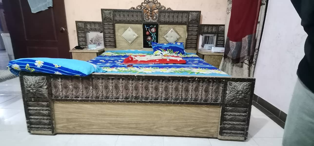 King size bed with 2 side table 1