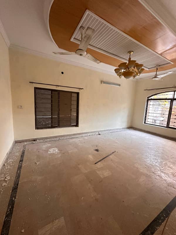 Portion for rent location Usman stret chaklala scheme 3 3bed tv lounge drawing room kichan 3bath bijli gass miter seprat tanks seprat car porch sepce available 3