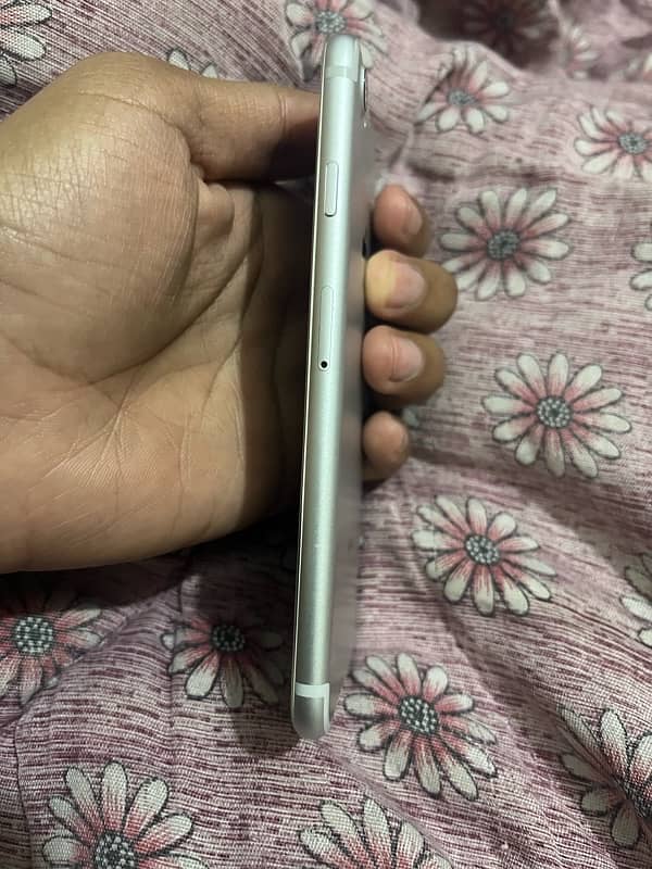 I Phone 7 32gb jv lush condition 3