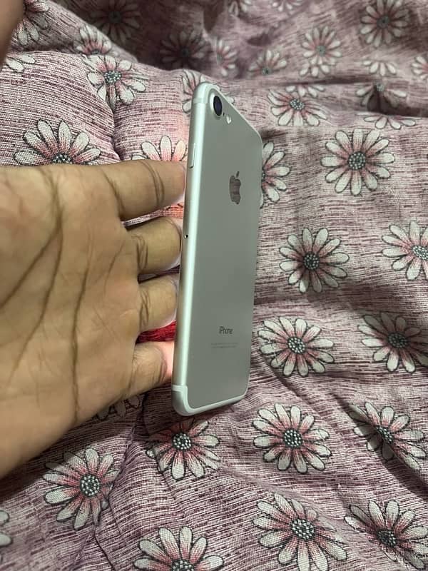 I Phone 7 32gb jv lush condition 6