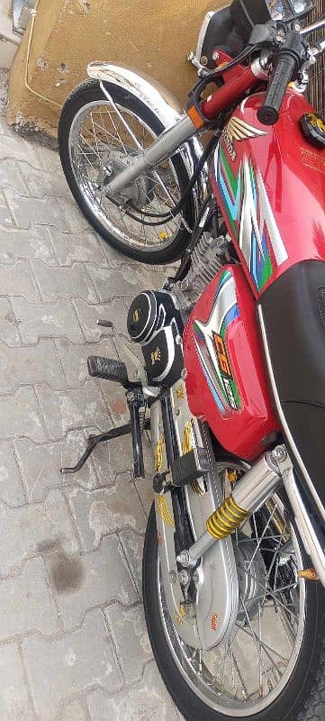 bilkul saf bike hy total 5000 hrz chla huwa hy  23 modol hy 1