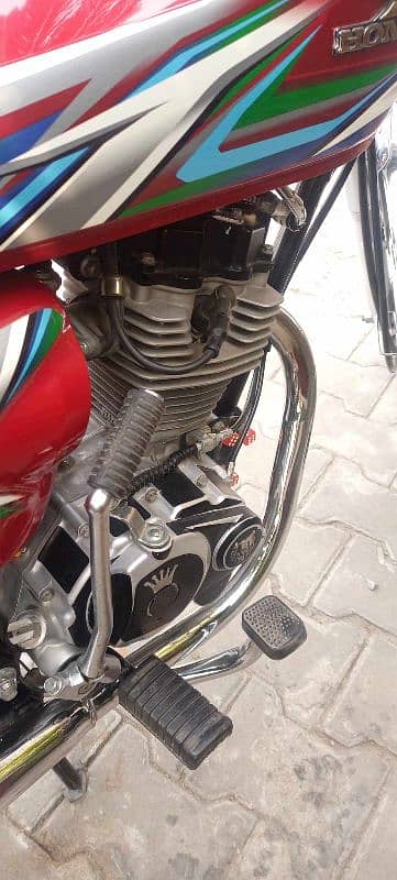 bilkul saf bike hy total 5000 hrz chla huwa hy  23 modol hy 5