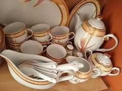 PURE ENGLISH 70 PIECE CROCKERY SET