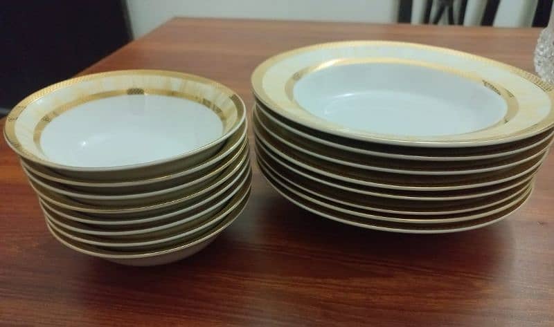 STOKE ON KENT (UK) 70 PIECE DINNER SET 15